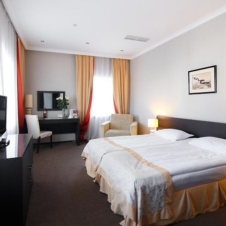 Optima Kropyvnytskyi Hotel Ngoại thất bức ảnh