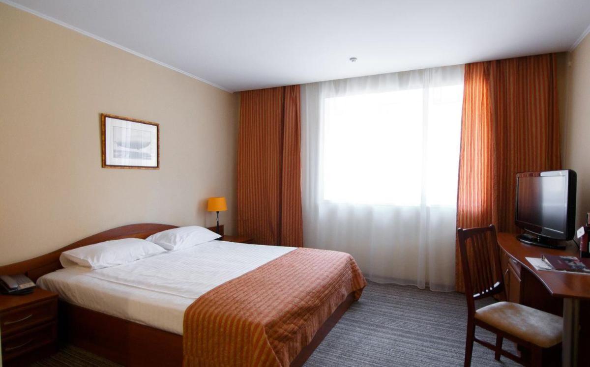 Optima Kropyvnytskyi Hotel Ngoại thất bức ảnh