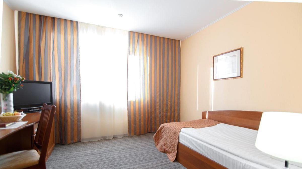 Optima Kropyvnytskyi Hotel Ngoại thất bức ảnh