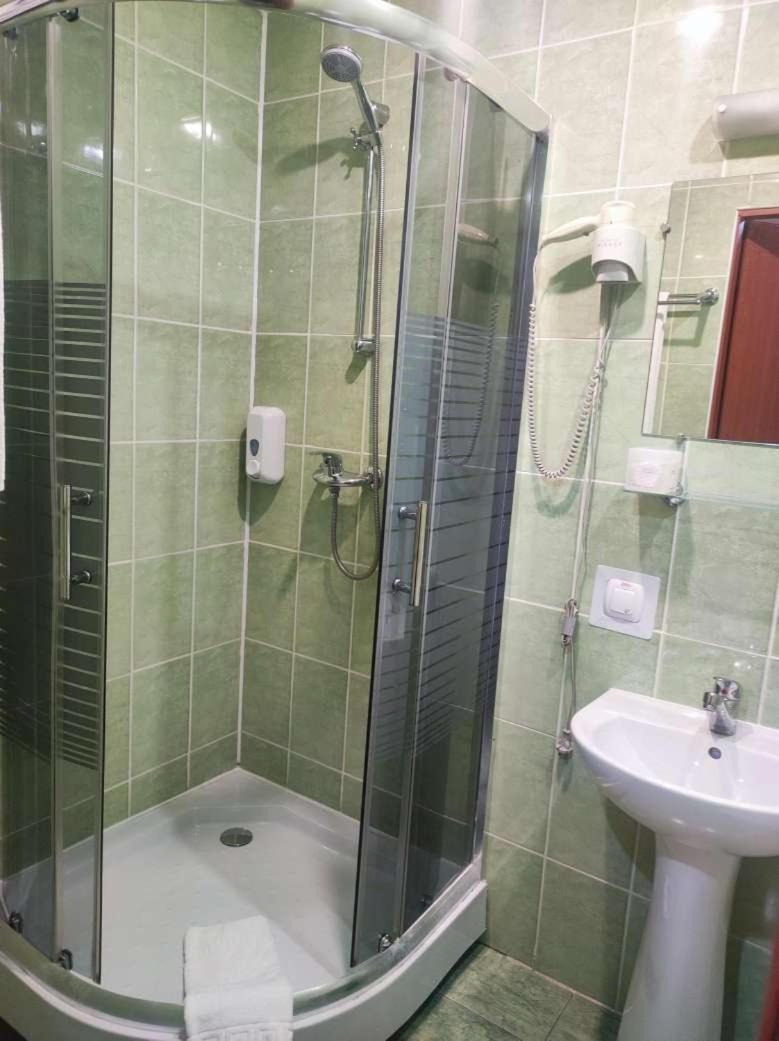 Optima Kropyvnytskyi Hotel Ngoại thất bức ảnh