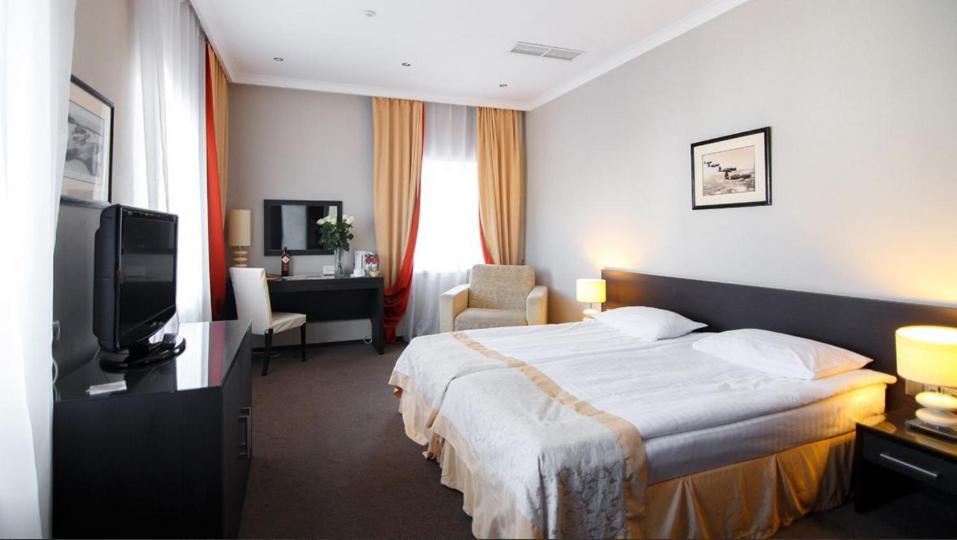 Optima Kropyvnytskyi Hotel Ngoại thất bức ảnh
