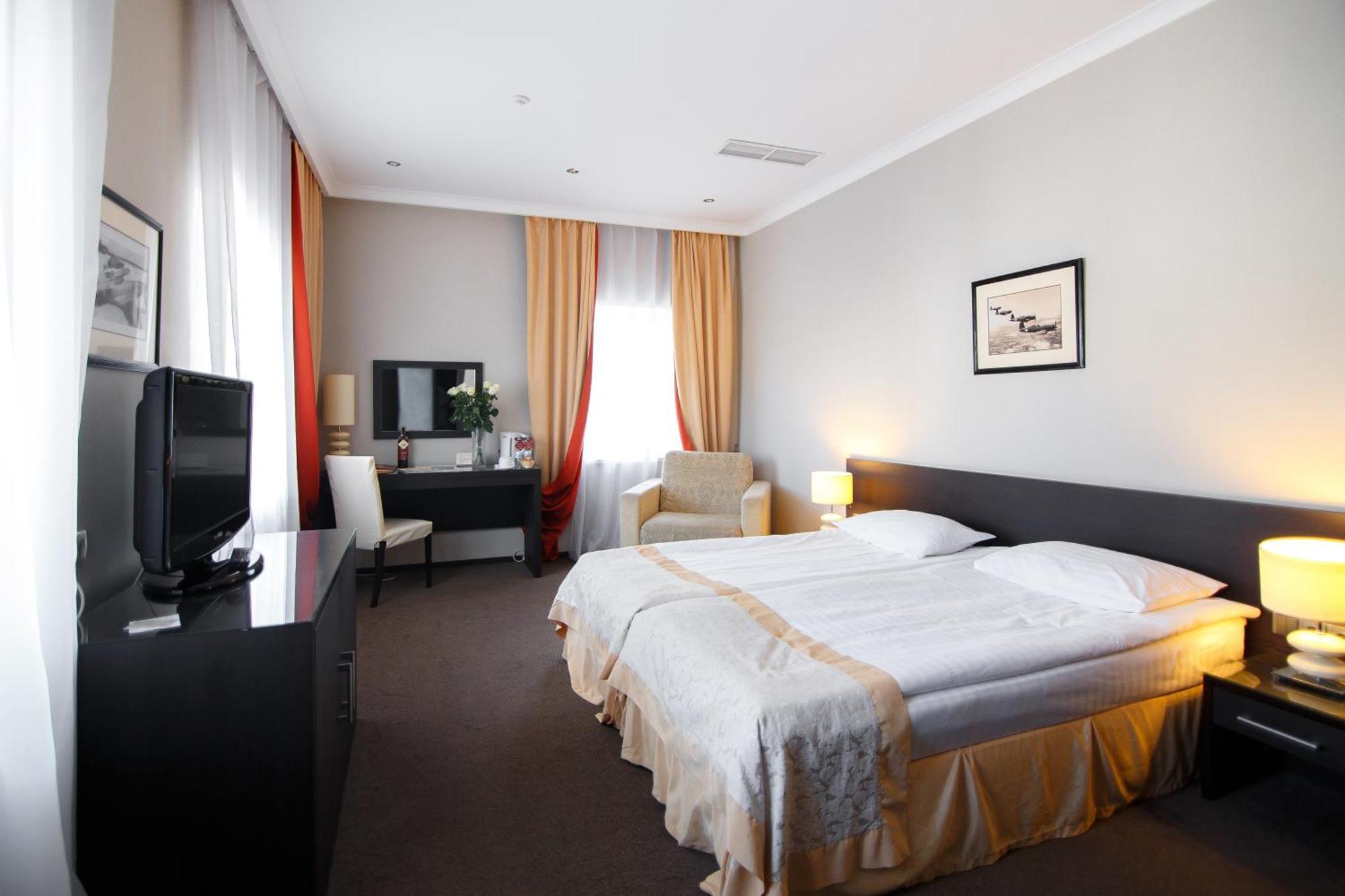 Optima Kropyvnytskyi Hotel Ngoại thất bức ảnh