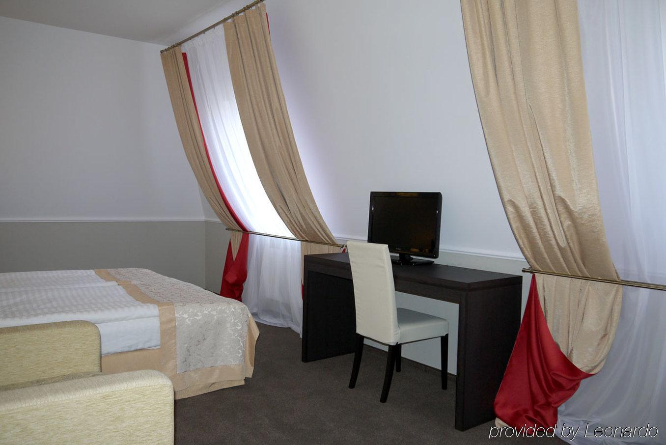 Optima Kropyvnytskyi Hotel Phòng bức ảnh