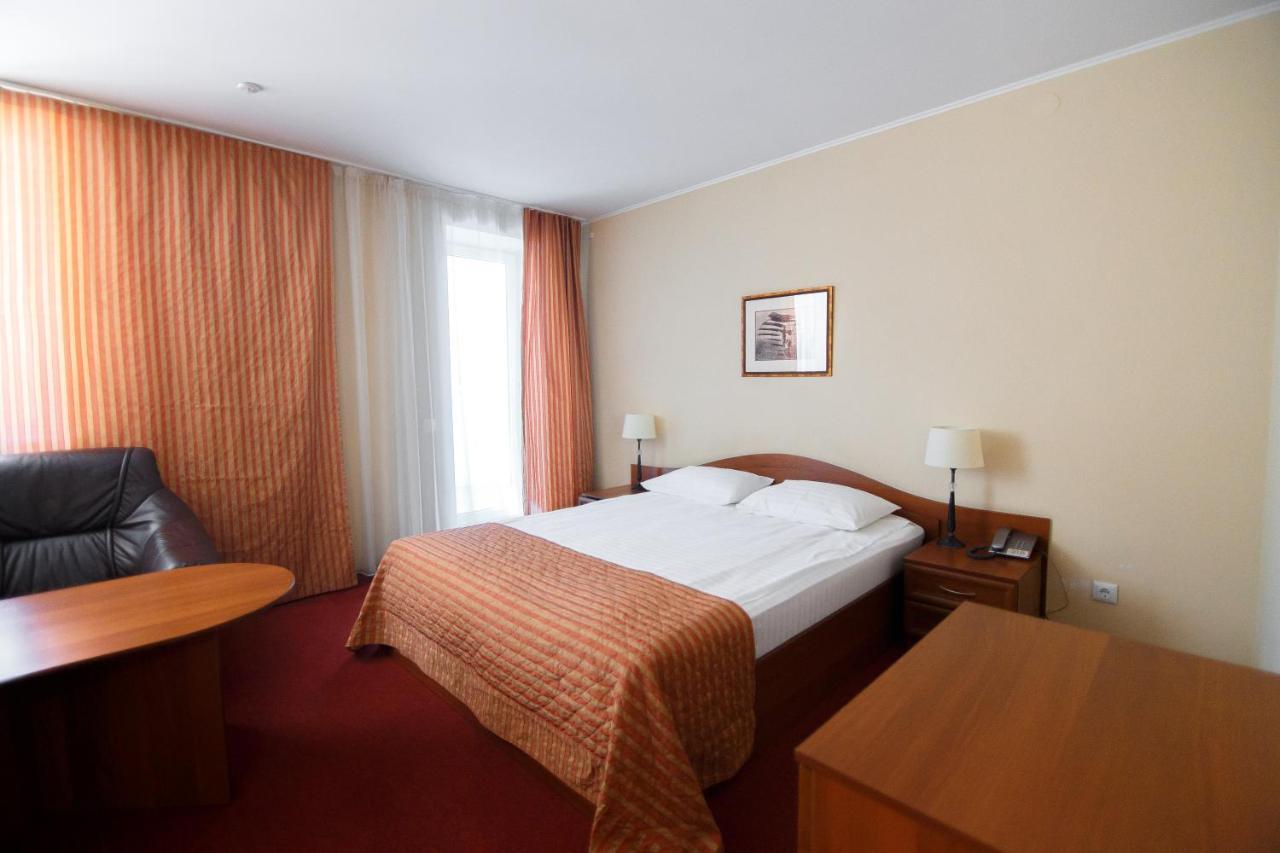 Optima Kropyvnytskyi Hotel Ngoại thất bức ảnh