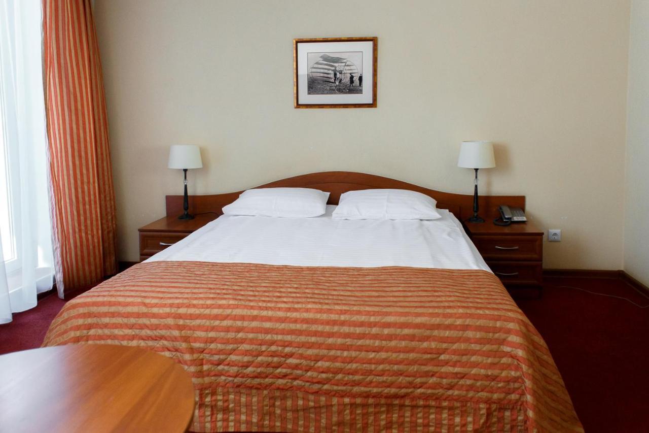 Optima Kropyvnytskyi Hotel Ngoại thất bức ảnh