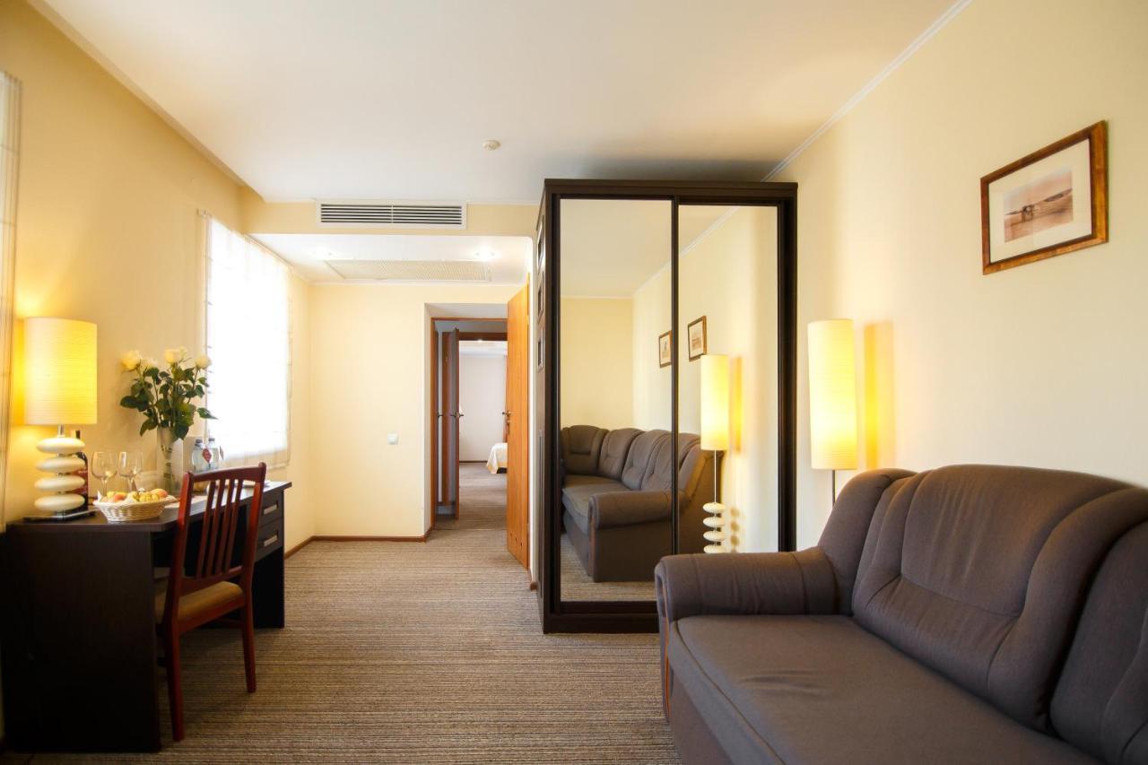 Optima Kropyvnytskyi Hotel Ngoại thất bức ảnh