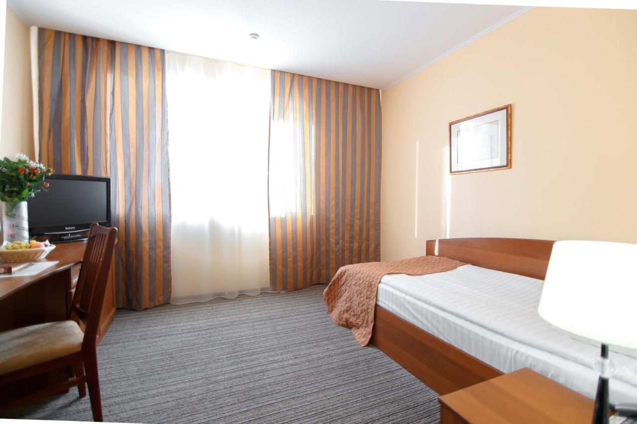 Optima Kropyvnytskyi Hotel Ngoại thất bức ảnh