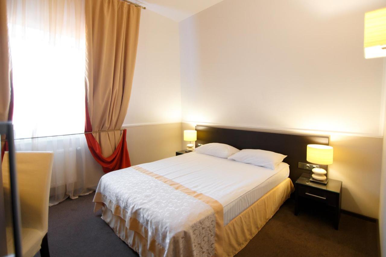 Optima Kropyvnytskyi Hotel Ngoại thất bức ảnh