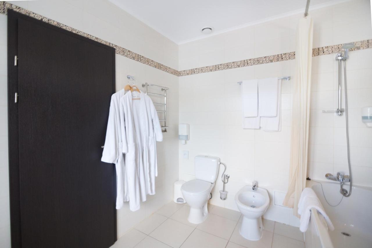 Optima Kropyvnytskyi Hotel Ngoại thất bức ảnh