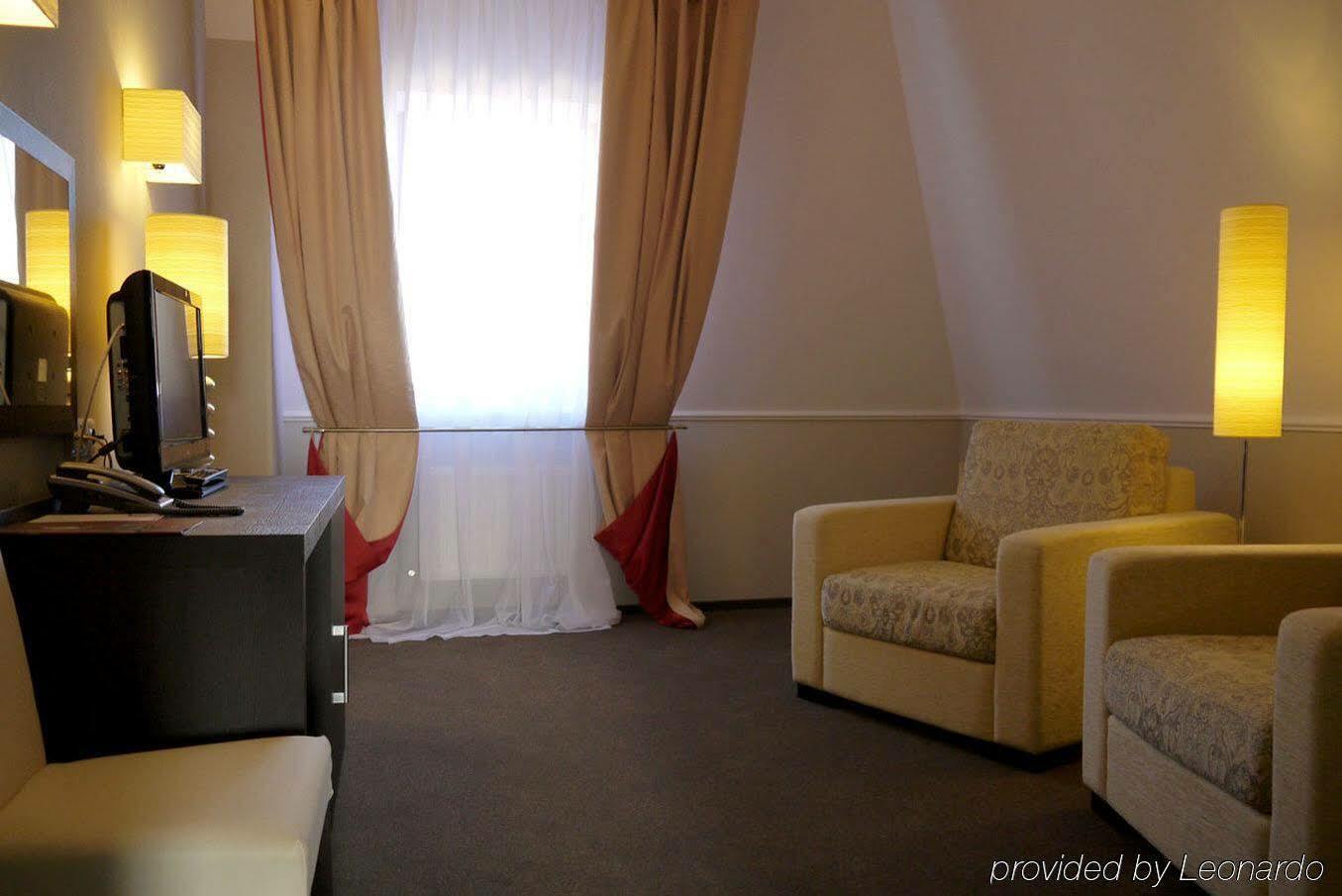 Optima Kropyvnytskyi Hotel Ngoại thất bức ảnh
